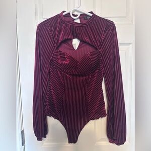 💖 Lulus Metallic Burgundy Cutout Long Sleeve Bodysuit – Size M